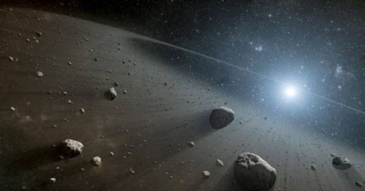 Ilustraci&oacute;n de un disco de escombros en torno a una enana blanca.