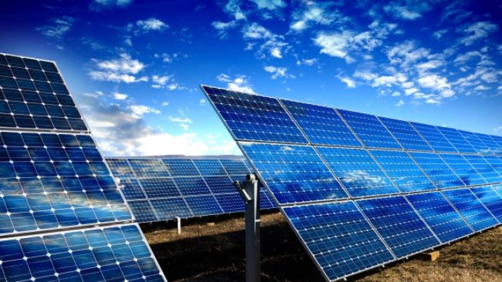 Desarrollan material cuántico que promete aumentar la eficiencia de paneles solares