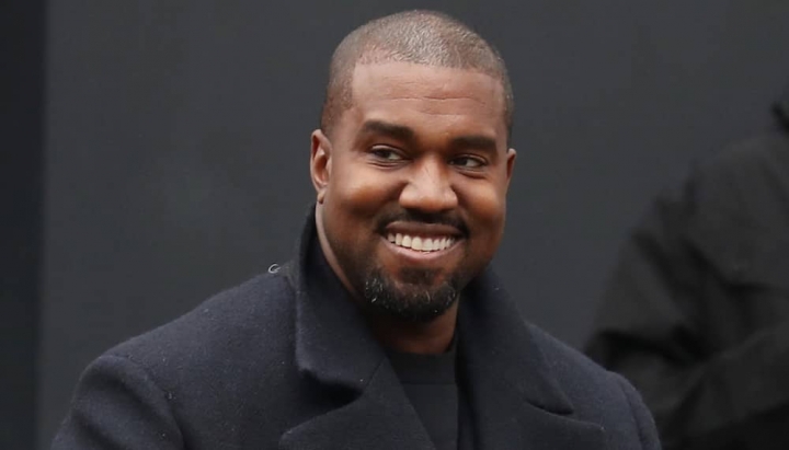 Kanye West rompe récord al vender tenis en casi 2 millones de dólares