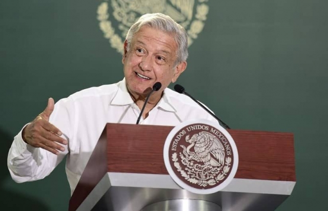 AMLO pide que inicien clases presenciales.