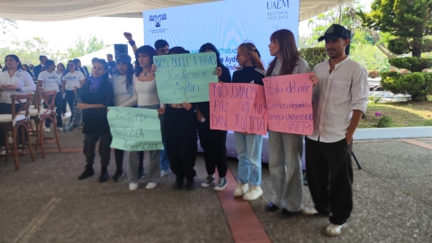 Exigen estudiantes en UAEM justicia por homicidio de Aylin