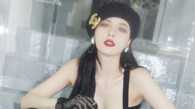 Cantante de K-pop preocupa a sus fans tras desmayarse sobre el ecenario en pleno concierto