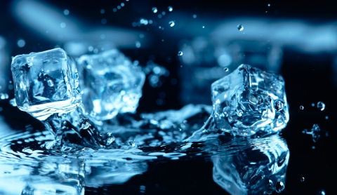 ¿Mucho calor? Esto le pasa a tu cuerpo si tomas algo muy frío