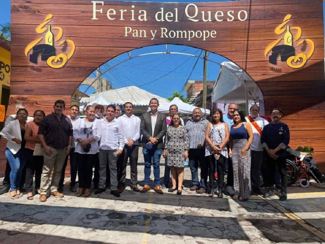 Este jueves regresó a Tehuixtla la Feria del Queso, Pan y Rompope, que además ofrece actividades culturales.