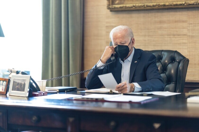 Biden tiene variante muy contagiosa de covid, dice médico