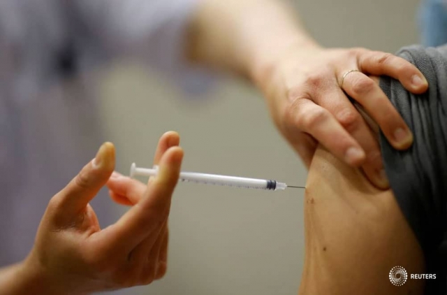 Francia administrará tercera dosis de vacuna COVID.