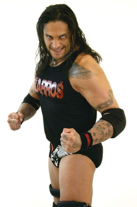 Cibernético hizo gala de su calidad luchística y experiencia en Cuautla.