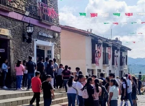 Cae puerta sobre un niño en Tepoztlán