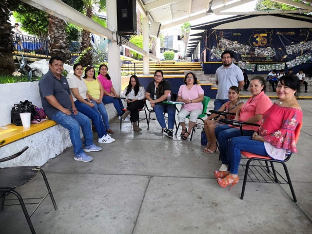 Este miércoles, docentes y administrativos se mantuvieron de brazos caídos en los planteles del Cobaem en la entidad. 