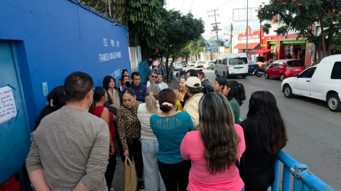 Toman plantel padres de familia de la escuela &#039;20 de Noviembre&#039; en colonia El Empleado