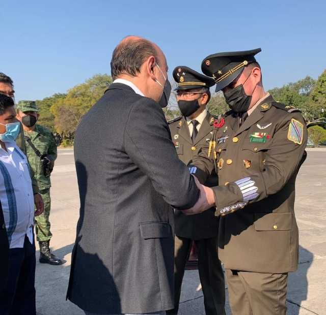 El presidente municipal de Cuautla saludó al comandante.