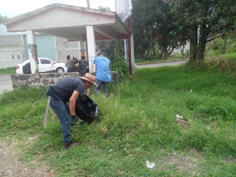 En marcha, limpieza en paradas del transporte público en Ocuituco