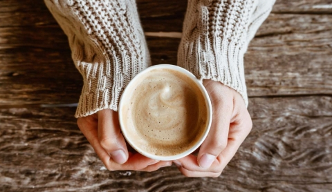¿Por qué no deberías tomar café con el estómago vacío por la mañana?