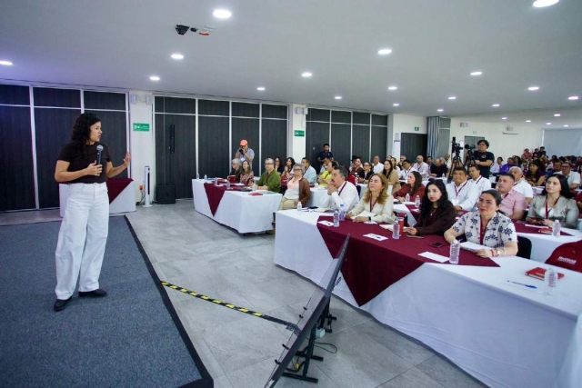 La presidenta de Morena, Luisa Alcalde, encabez&oacute; encuentros con ediles del partido este fin de semana en Oaxtepec. 