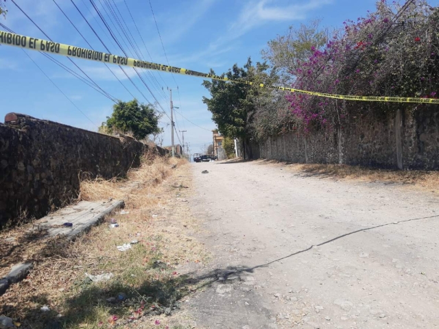 Los restos quedaron en una calle sin pavimentar.