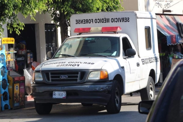 El cuerpo fue llevado a la morgue a bordo de una unidad del Semefo.