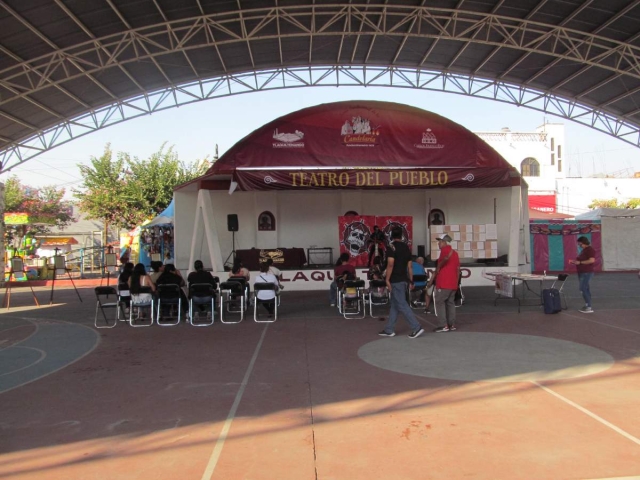 Con motivo del día internacional de la mujer, autoridades organizaron actividades que promuevan la igualdad, las cuales se realizarán en la cancha techada. En las comunidades alejadas, todavía la mujer juega el papel tradicional.