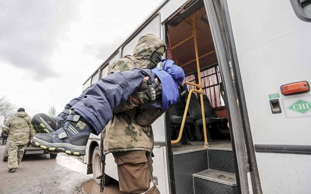 Ucrania abre seis corredores humanitarios tras acordar un alto al fuego con Rusia