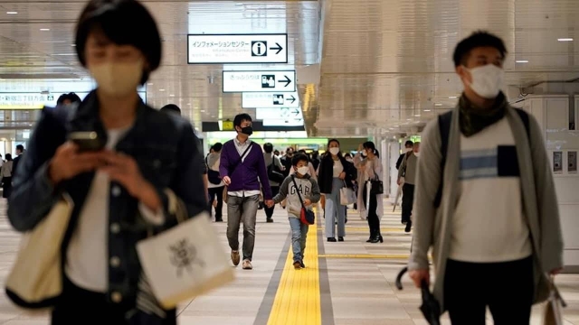 Japón aplicará tercera dosis de la vacuna COVID-19.