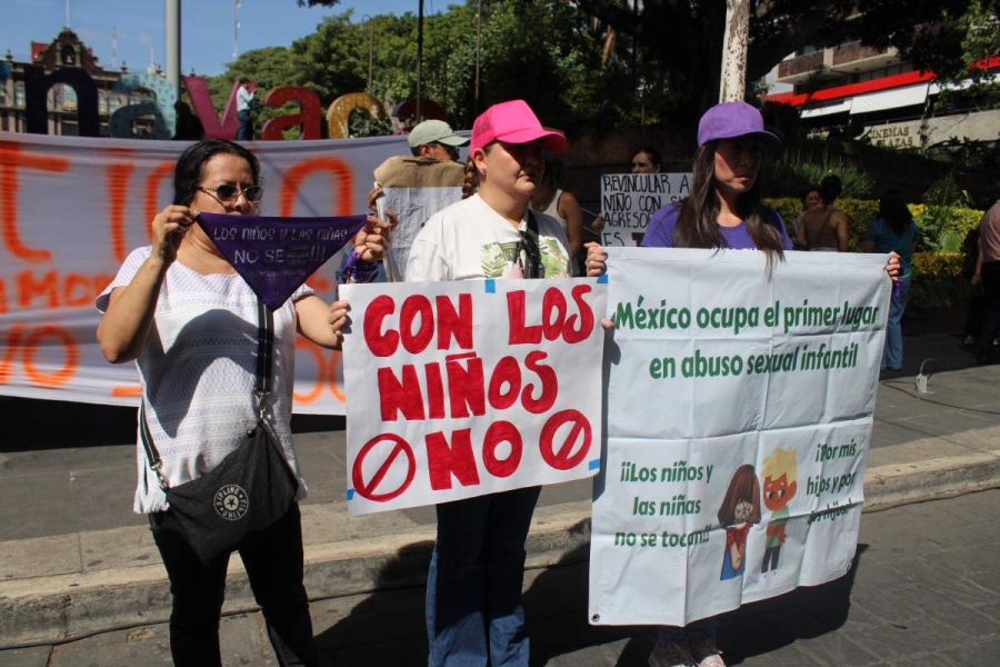 Organizaciones y madres realizaron una protesta que fue atendida por la misma gobernadora del estado, Margarita González Saravia. 