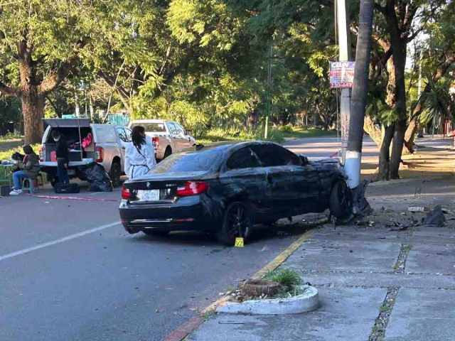  El automovilista abandonó el vehículo en el sitio y se dio a la fuga.