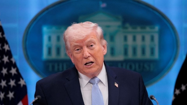 Trump amenaza con aranceles del 50% a pa&iacute;ses que suministren armas a Ir&aacute;n