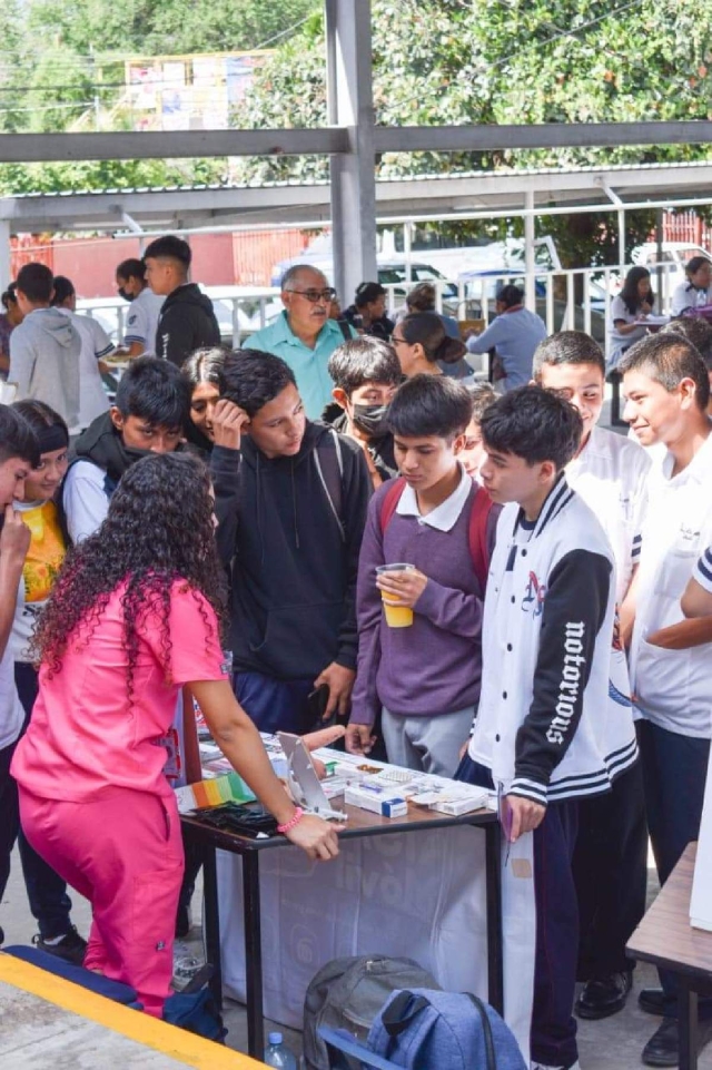 Los adolescentes recibieron pláticas y realizaron diversas actividades.