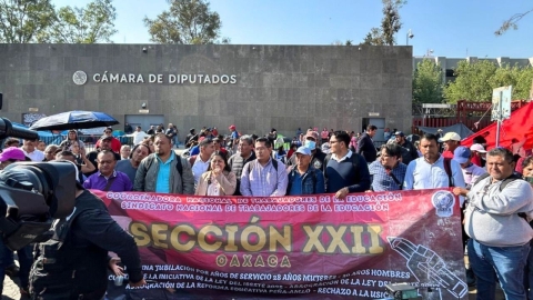 CNTE bloquea accesos a la Cámara de Diputados en rechazo a reforma del ISSSTE