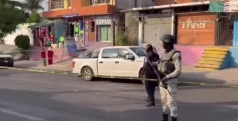 La camioneta result&oacute; con varios disparos.