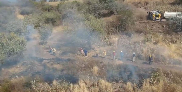 Las altas temperaturas contribuyen a los incendios de pastizales.