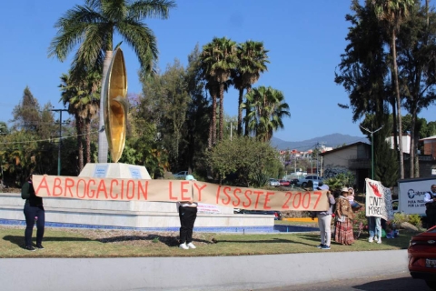 Participan maestros de Morelos en movilizaciones 