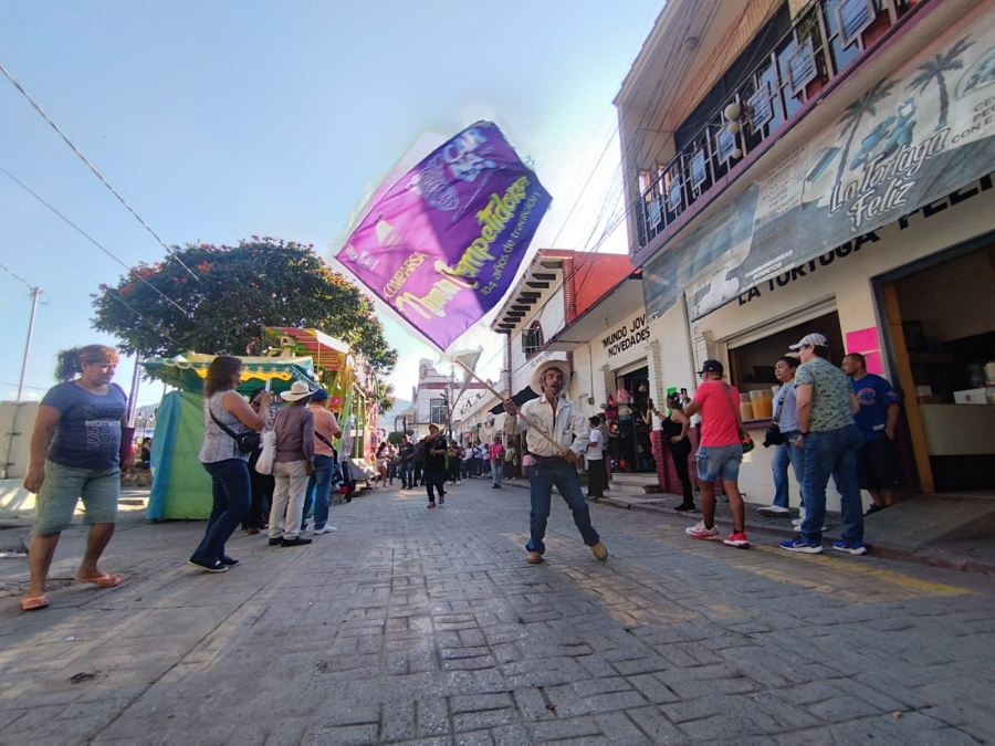 Realizan en Tlaltizapán convites previos a carnaval 2025