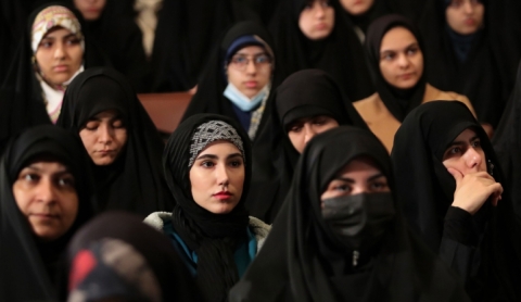 Irán suspende la aplicación obligatoria del hiyab en espacios públicos