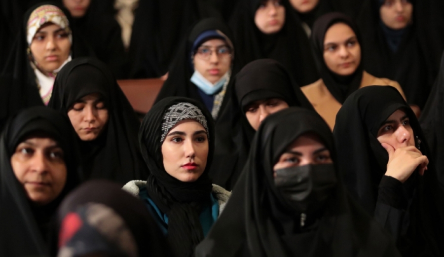 Irán suspende la aplicación obligatoria del hiyab en espacios públicos