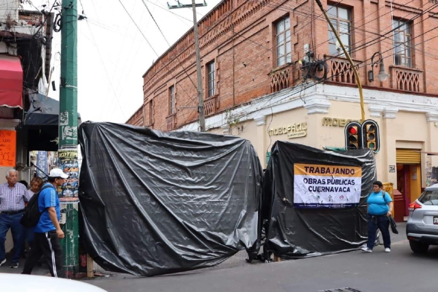 La autoridad municipal estima que la obra de rehabilitación de la red de drenaje de la calle Degollado dure aproximadamente un mes.  