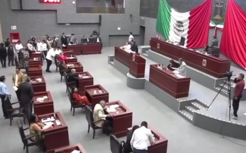Celebra gobernadora de Morelos aprobación del Congreso local para fusionar las secretarías de Hacienda y Administración