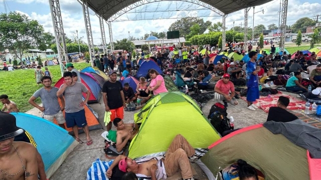Caravanas migrantes avanzan hacia la frontera norte desde Chiapas