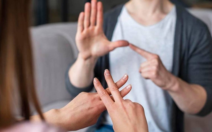 Celebrando la diversidad: Día internacional de las lenguas de señas