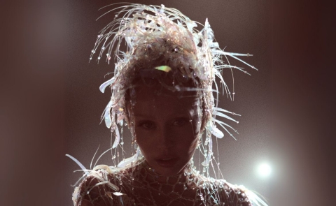 Miley Cyrus revela la fecha de lanzamiento y la portada de su nuevo álbum