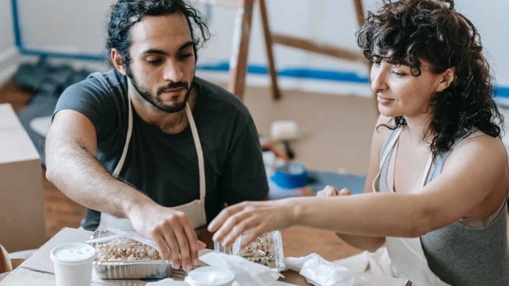 Alimentos que SÍ puedes comer aunque estén caducados, ¡confirmado por expertos!