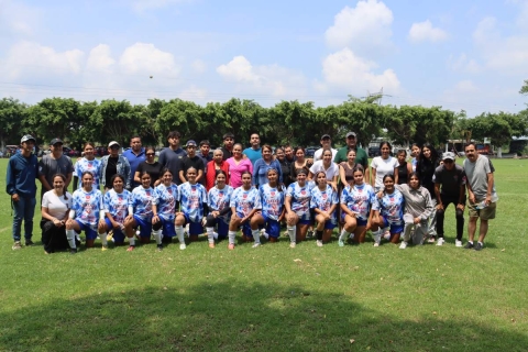 Un elemento central en la formación de las jugadoras es la familia, pues a partir de ello logran mantener un ambiente de cordialidad dentro del club, que además motiva a las futbolistas. 