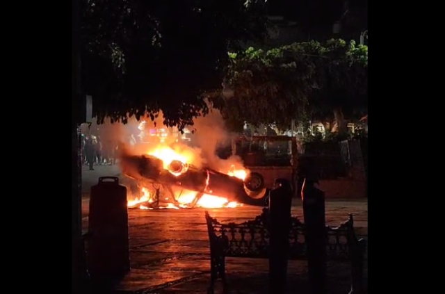 Incendian habitantes de Tetela del Volcán unidad de taxista de Alpanocan, Puebla
