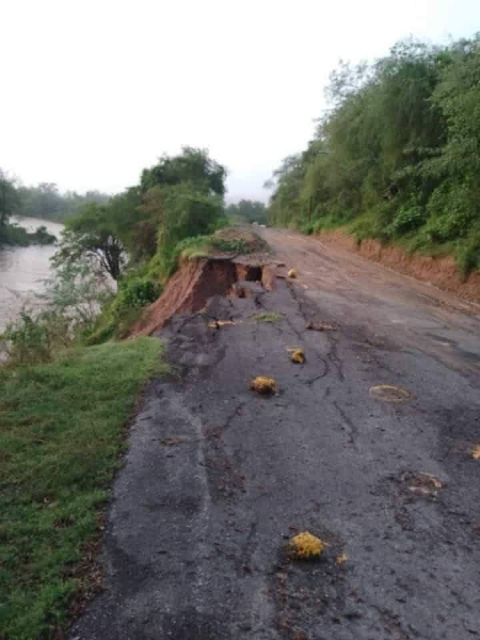 Las intensas lluvias de d&iacute;as recientes han afectado a&uacute;n m&aacute;s las condiciones de la carretera.