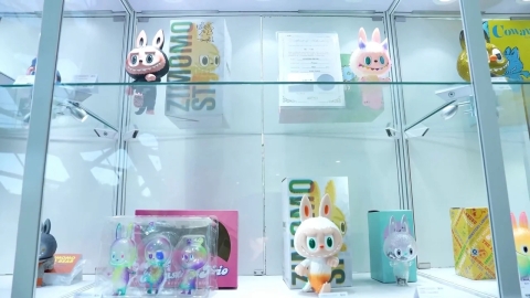 Arrestan en Australia a hombre por robo de Labubus de colección