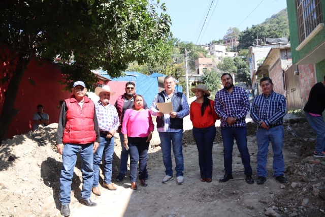 Alcalde de Jiutepec supervisa obras en las colonias Cerro de la Corona y Jardín Juárez