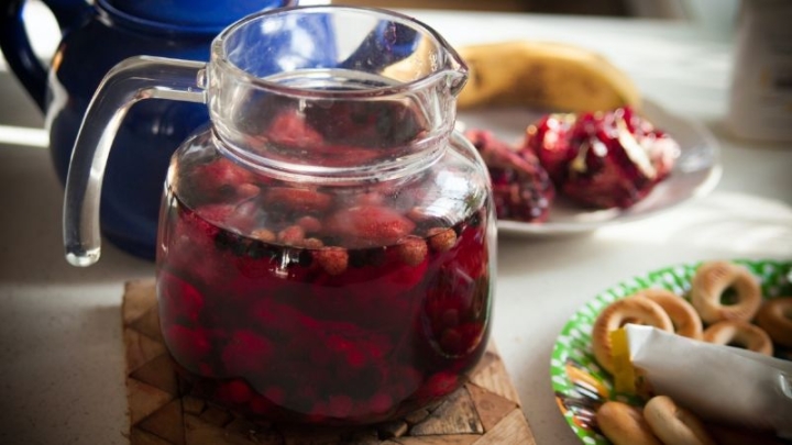 Aprende a hacer un rico té de frutos rojos natural para esta tarde nublada