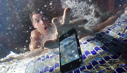 ¿Qué hacer si tu celular se moja? Evita estos errores y sálvalo a tiempo