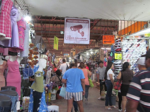 Uno de los locatarios entrevistados dijo que antes había policías de manera permanente, pero ahora los comerciantes deben cuidarse para que no afecten su patrimonio.