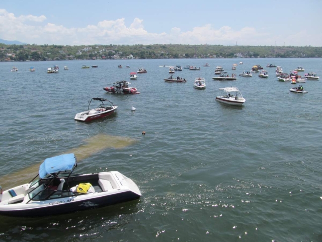 El lago de Tequesquitengo es uno de los sitios de la zona sur más visitados por los turistas.