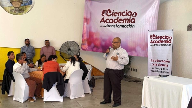 En el foro denominado “Compromiso con la educación y la ciencia como el centro de la transformación de México” se presentaron cinco ponencias. 